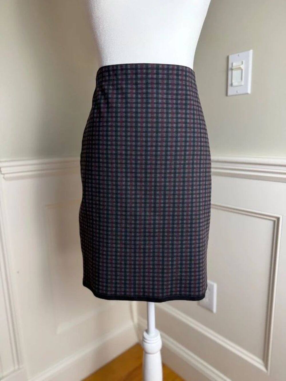 Max Studio Gray Burgundy Plaid Pencil Skirt Size S Workwear